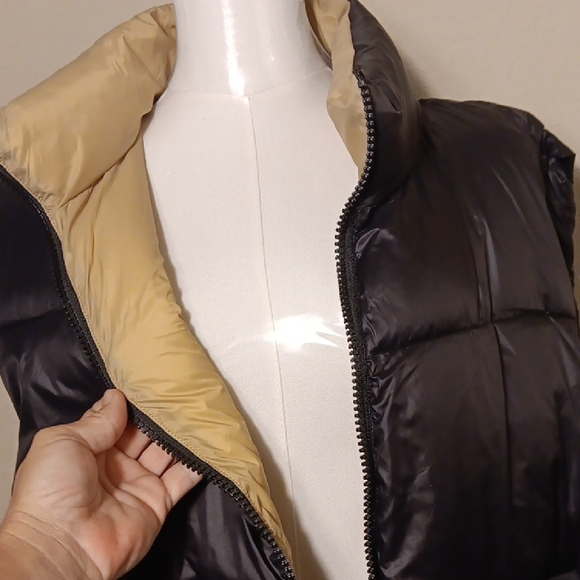 NEW! Women's Black Puffer Vest - Picture 3 of 8